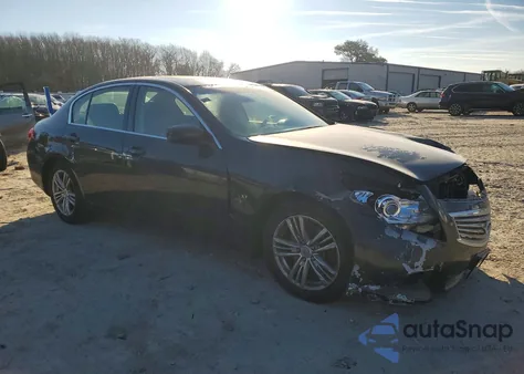 2015 Infiniti Q40 z USA, uszkodzony, nr VIN JN1CV6AR4FM650937